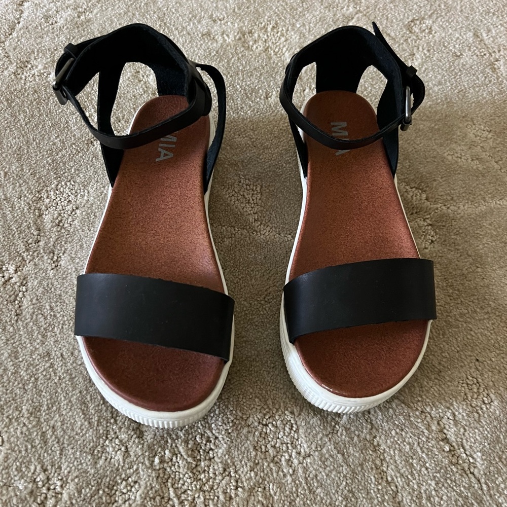 MIA  sandals size 6